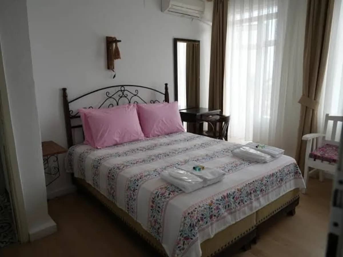 Ada Marin Karahanlı Otel kapak görseli