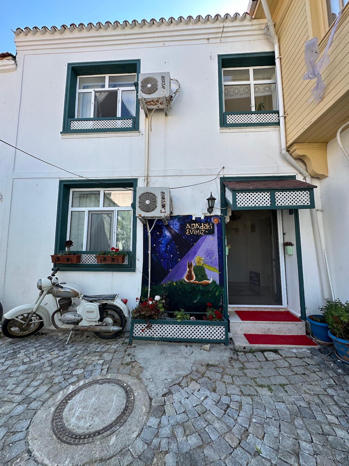 ADADAKİ EVİMİZ BOZCAADA