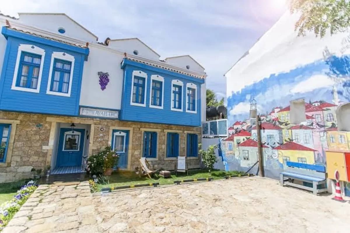 Ayapetro Otel kapak görseli