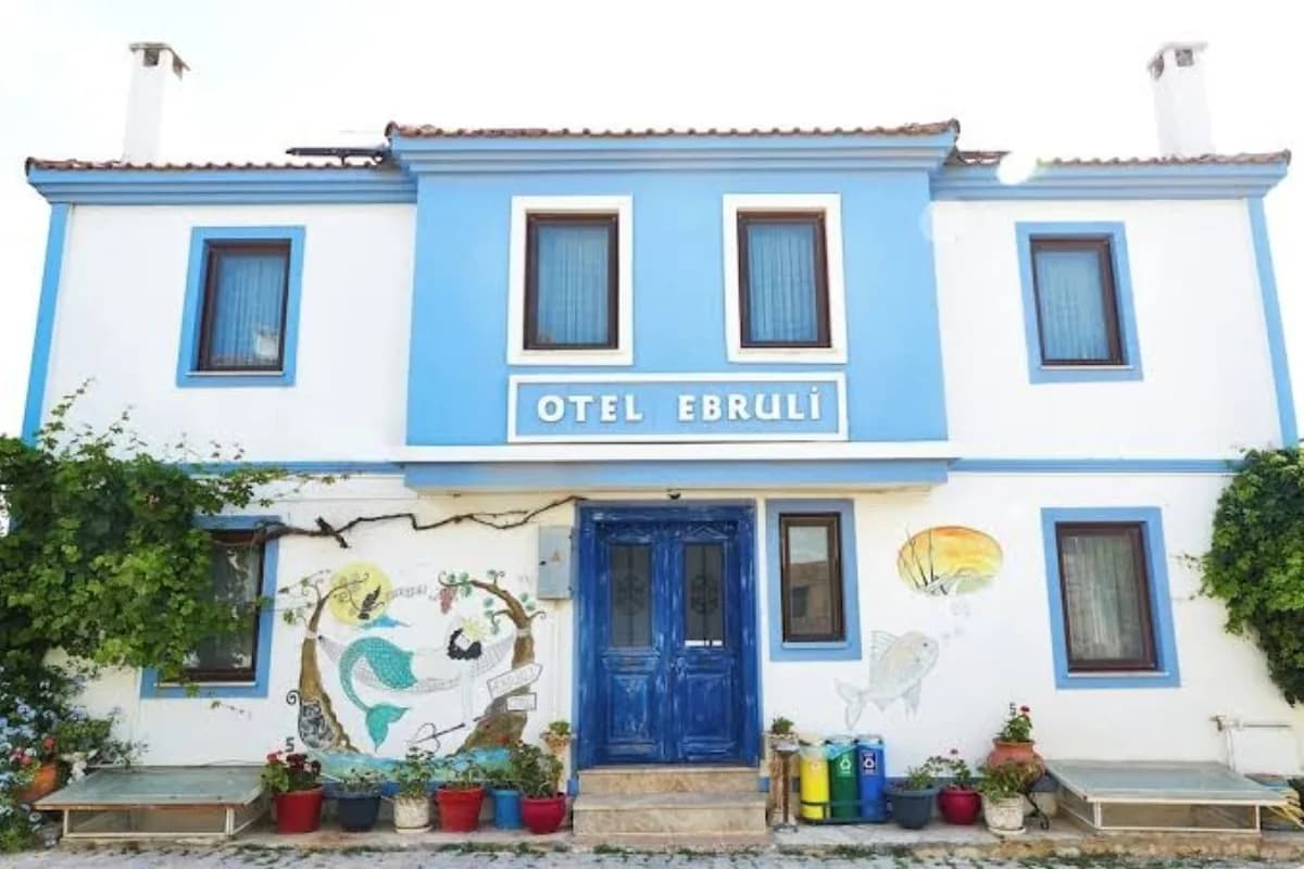 Ebruli Otel Bozcaada kapak görseli