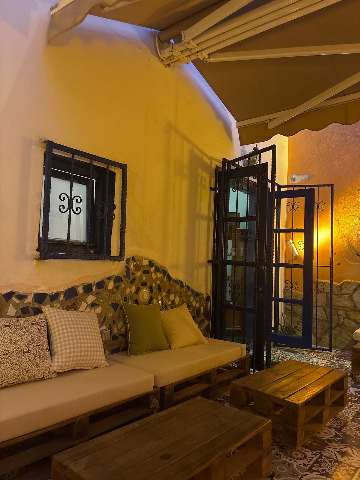 IV Coffee and Fashion