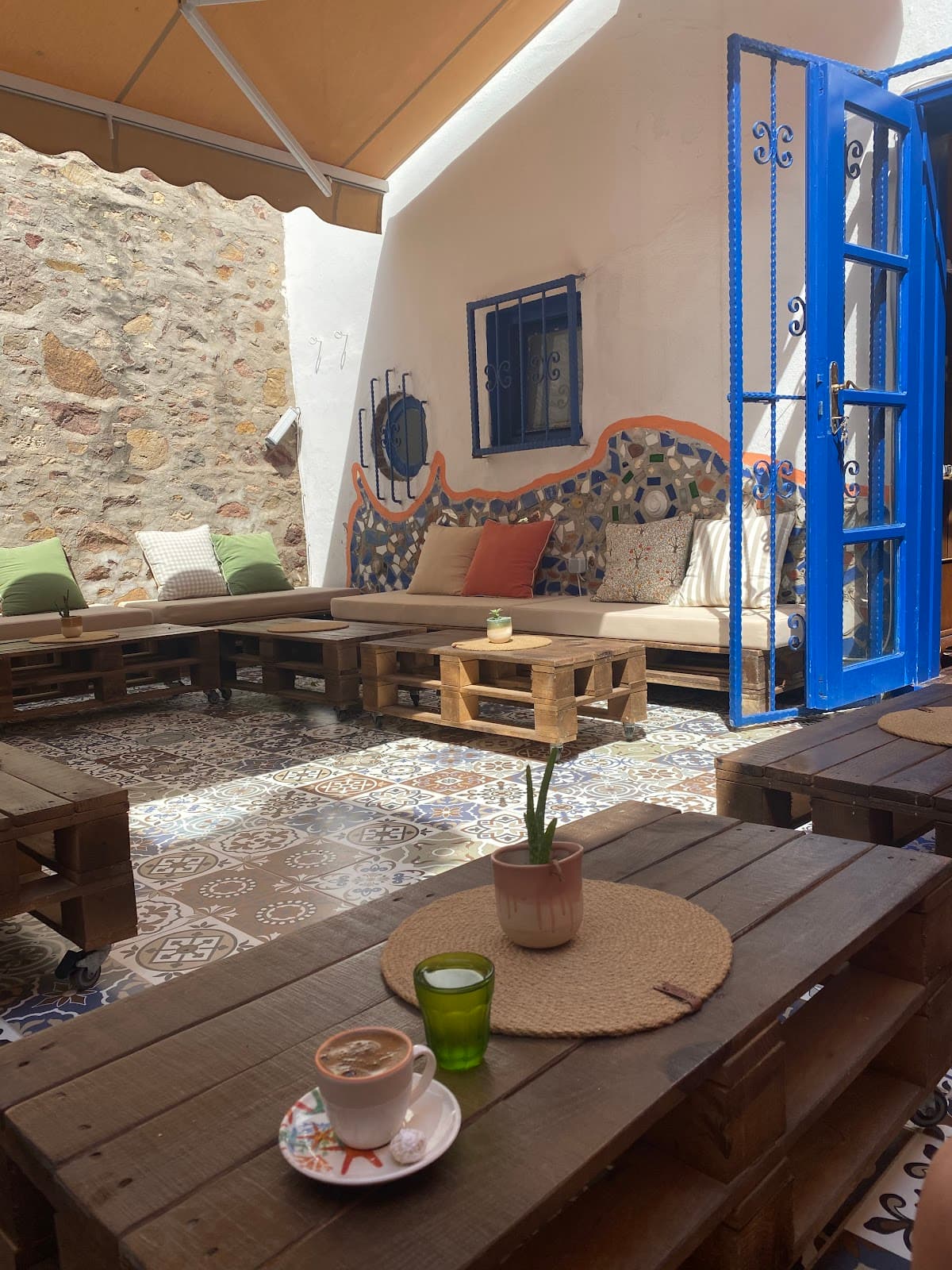 IV Coffee and Fashion