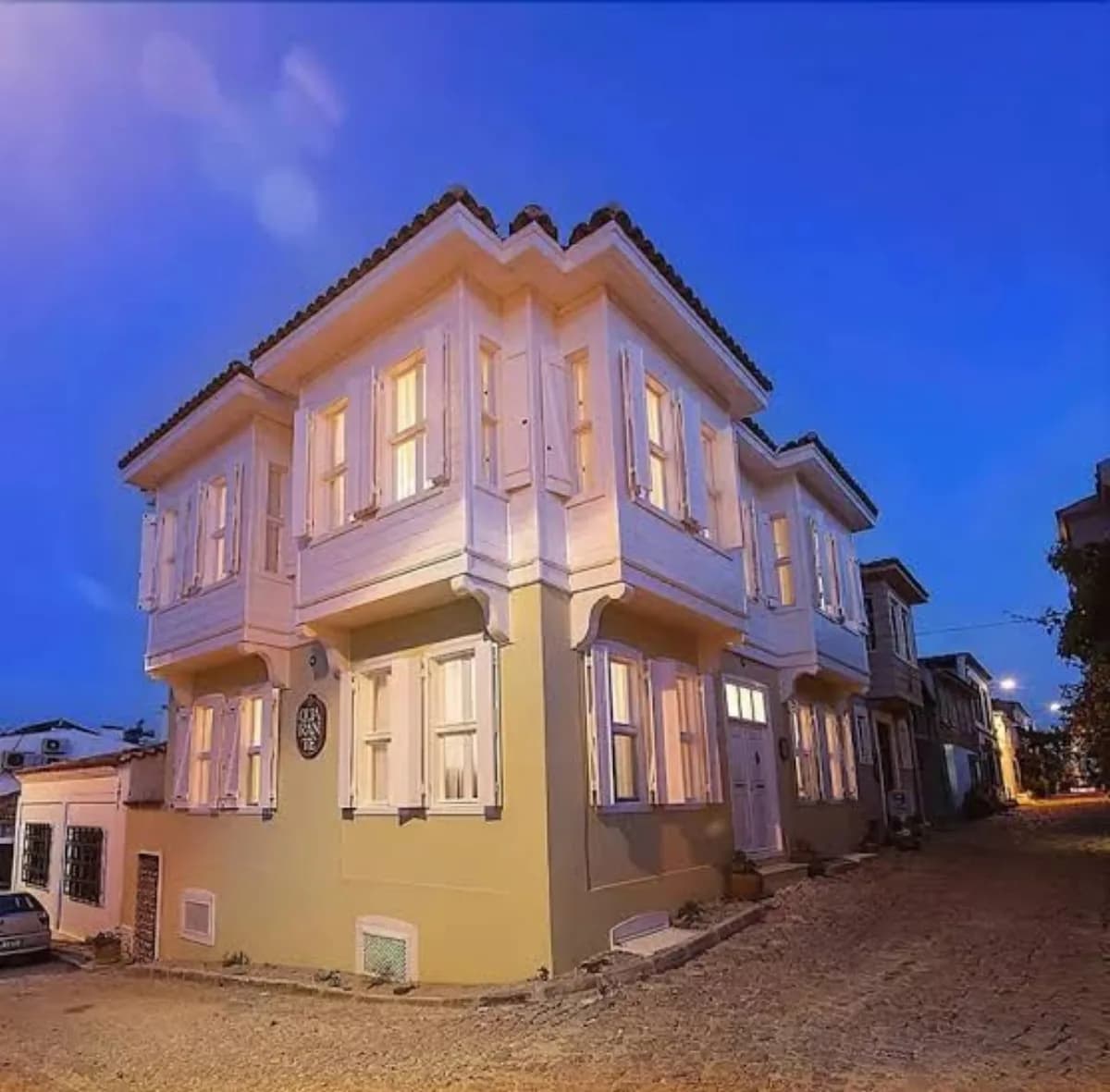 Quarante Hotel kapak görseli