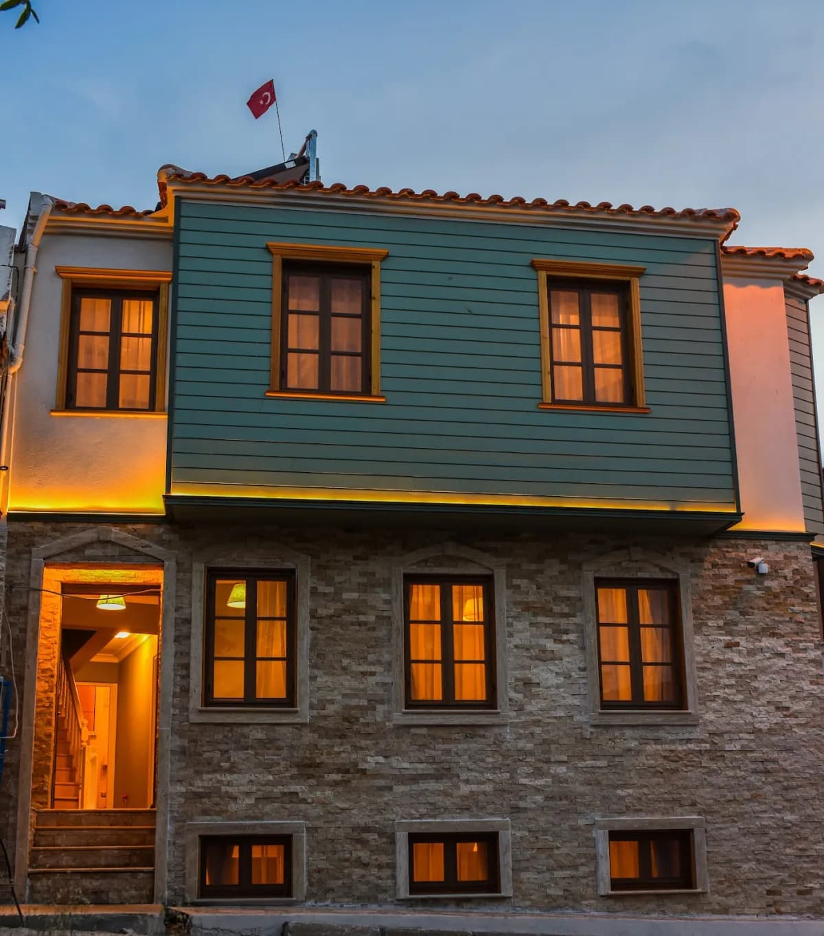 Rumeli Hotel kapak görseli