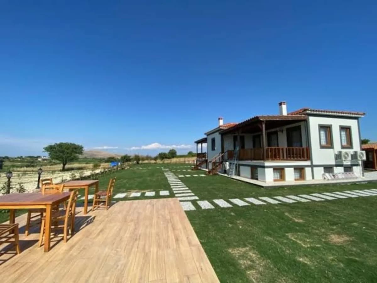 Tinos Bozcaada (+12 Yaş) kapak görseli