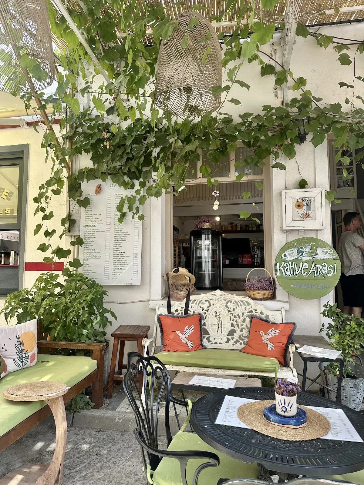 Kahve Arası Bozcaada kapak görseli