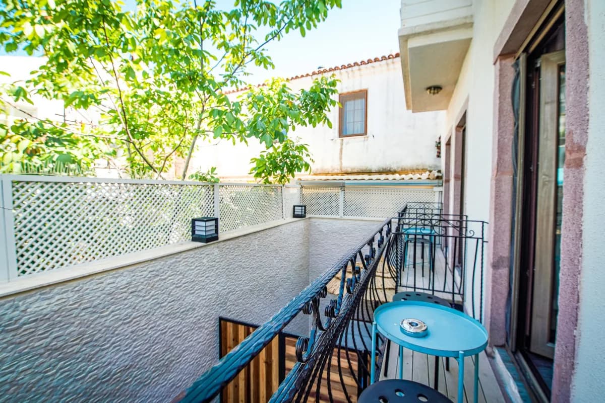Nirvana Otel kapak görseli