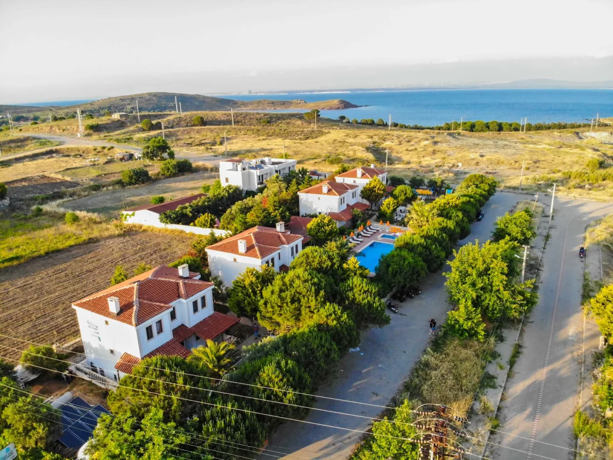 Bozcaada Destina Suit Otel kapak görseli