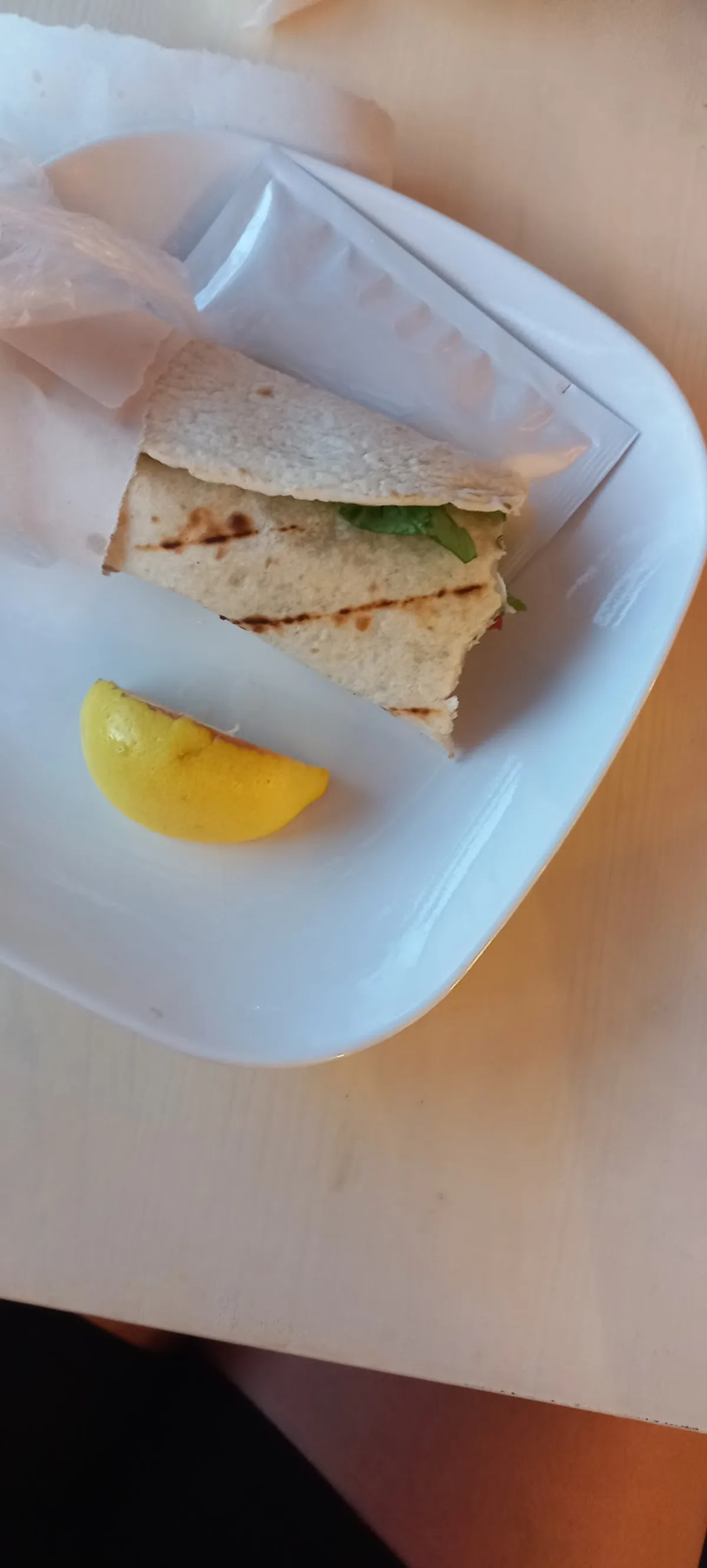 Çakıl Restoran Balık Midye Tava Çiğköfte Tavuk Köfte — Bozcaada'da restoran, fotoğraf 1