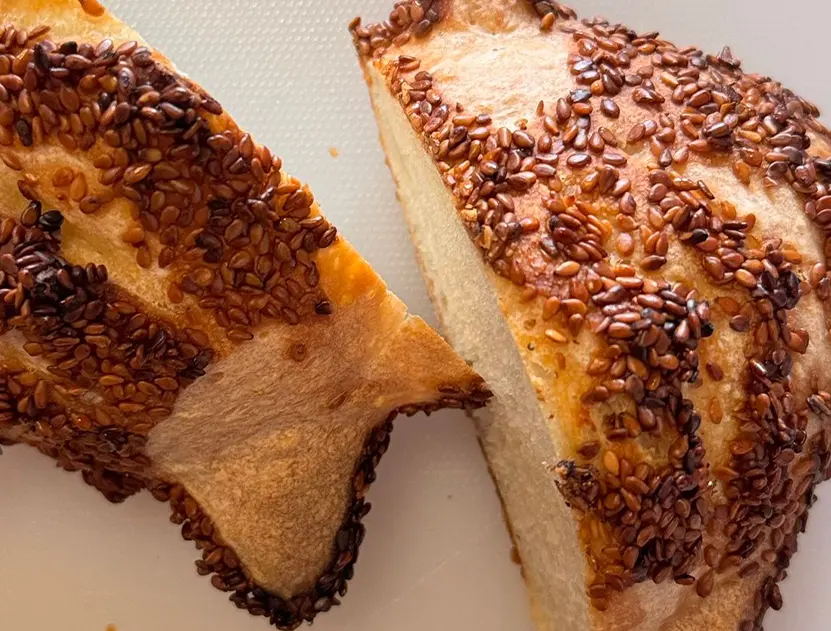 Di Mari Bozcaada susamlı ekşi mayalı artisan ekmek
