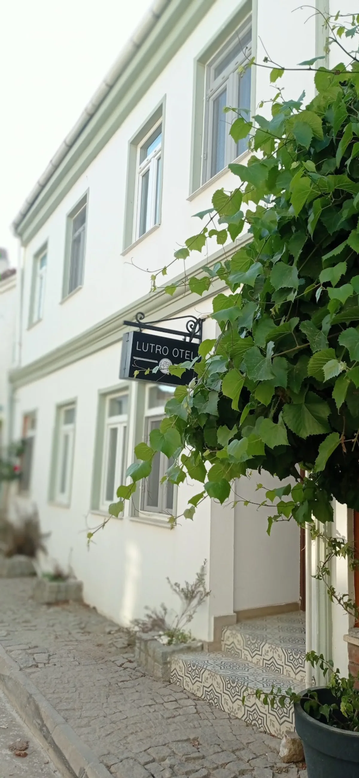 Lutro Otel