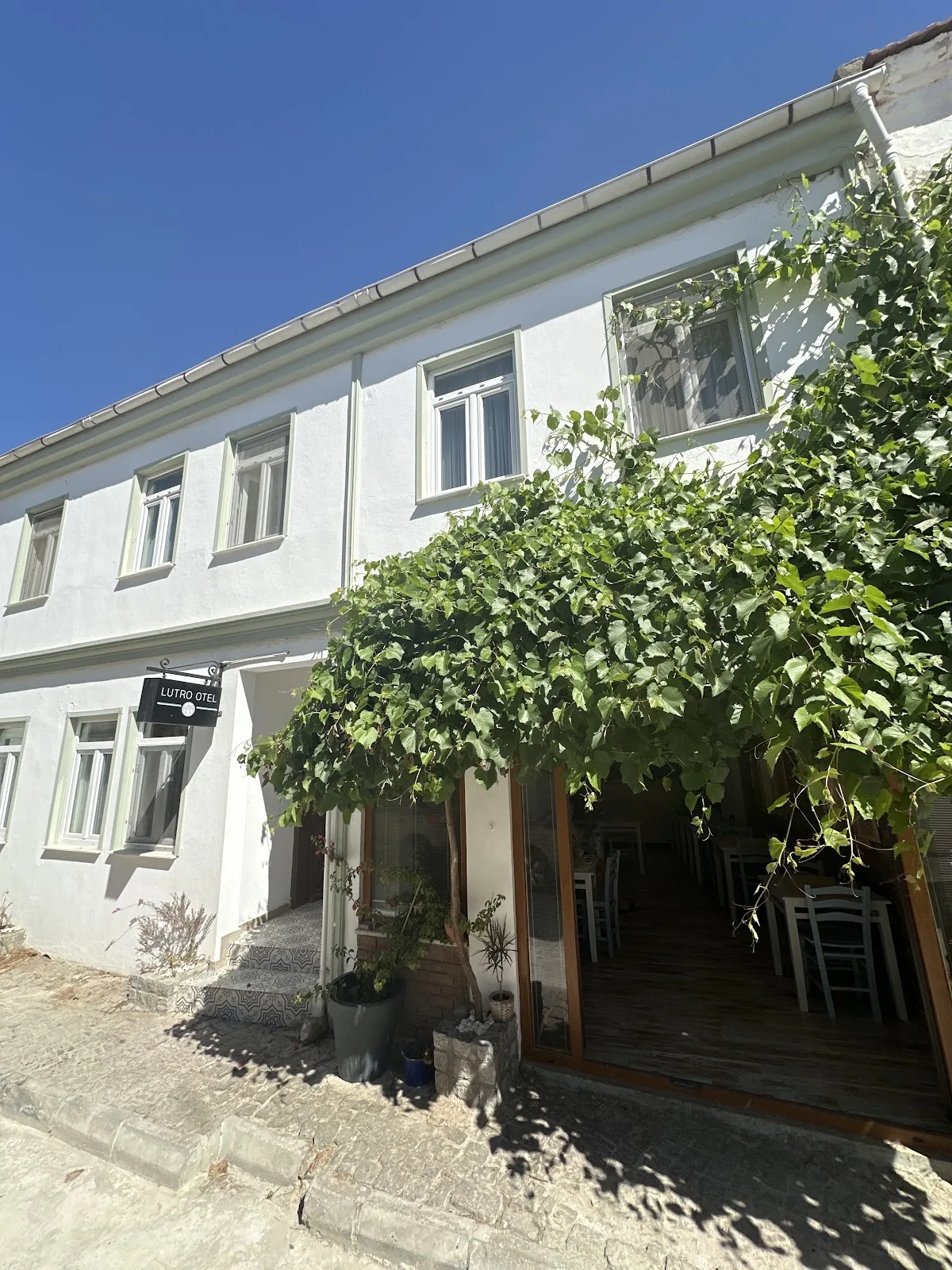 Lutro Otel