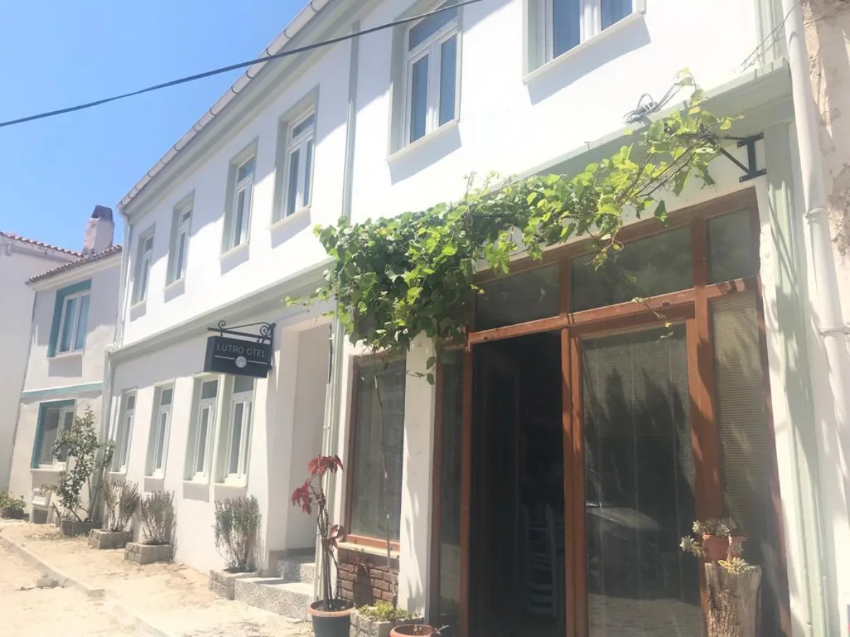 Lutro Otel