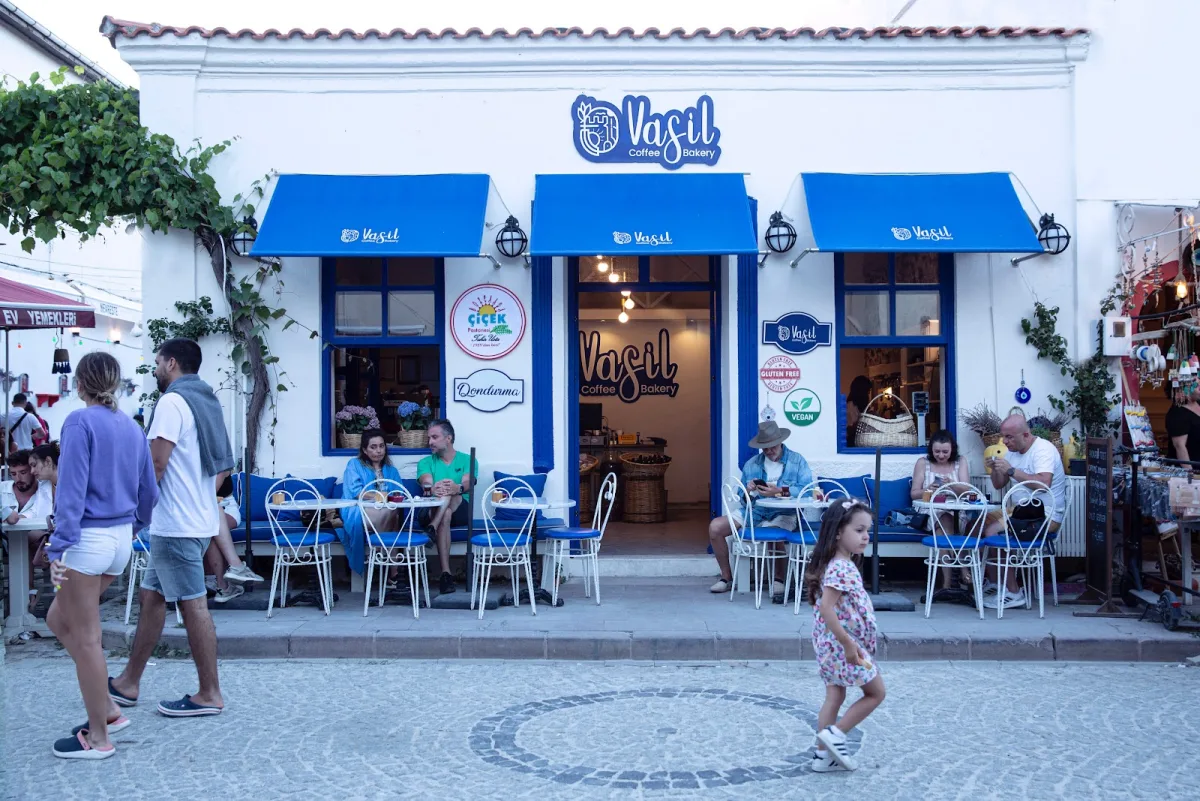 Vasil Coffee&Bakery — Bozcaada'da kafe